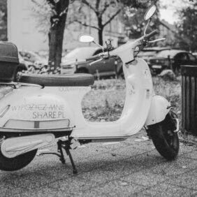 Een overzicht van verschillende scootmobielen, inclusief 3-wiel en 4-wiel modellen, geschikt voor verschillende behoeften.